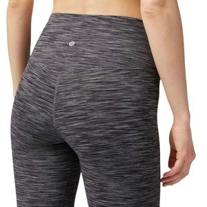 Lululemon Align Crop 21"
Wee Are From Space Dark Carbon Ice Grey